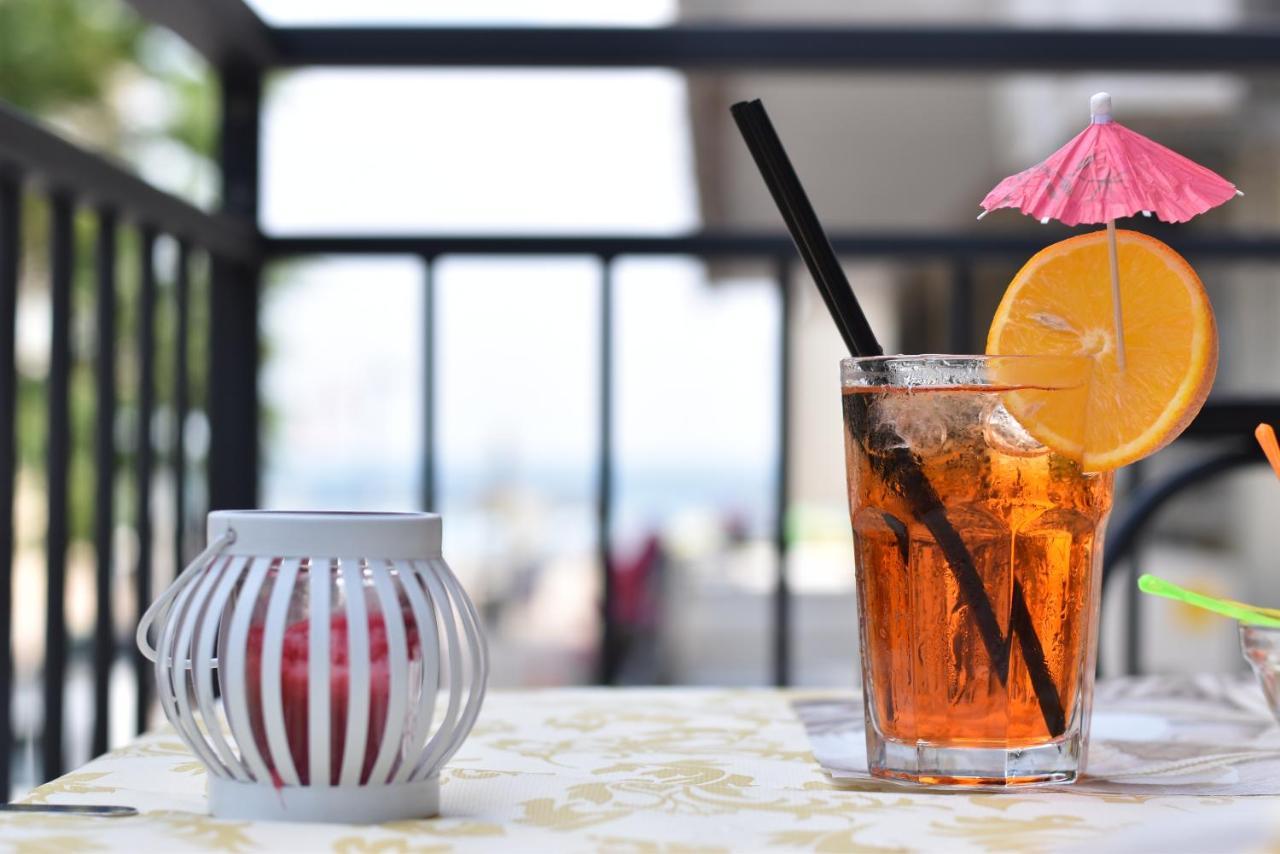 Lively Hotel Bellaria-Igea Marina Buitenkant foto