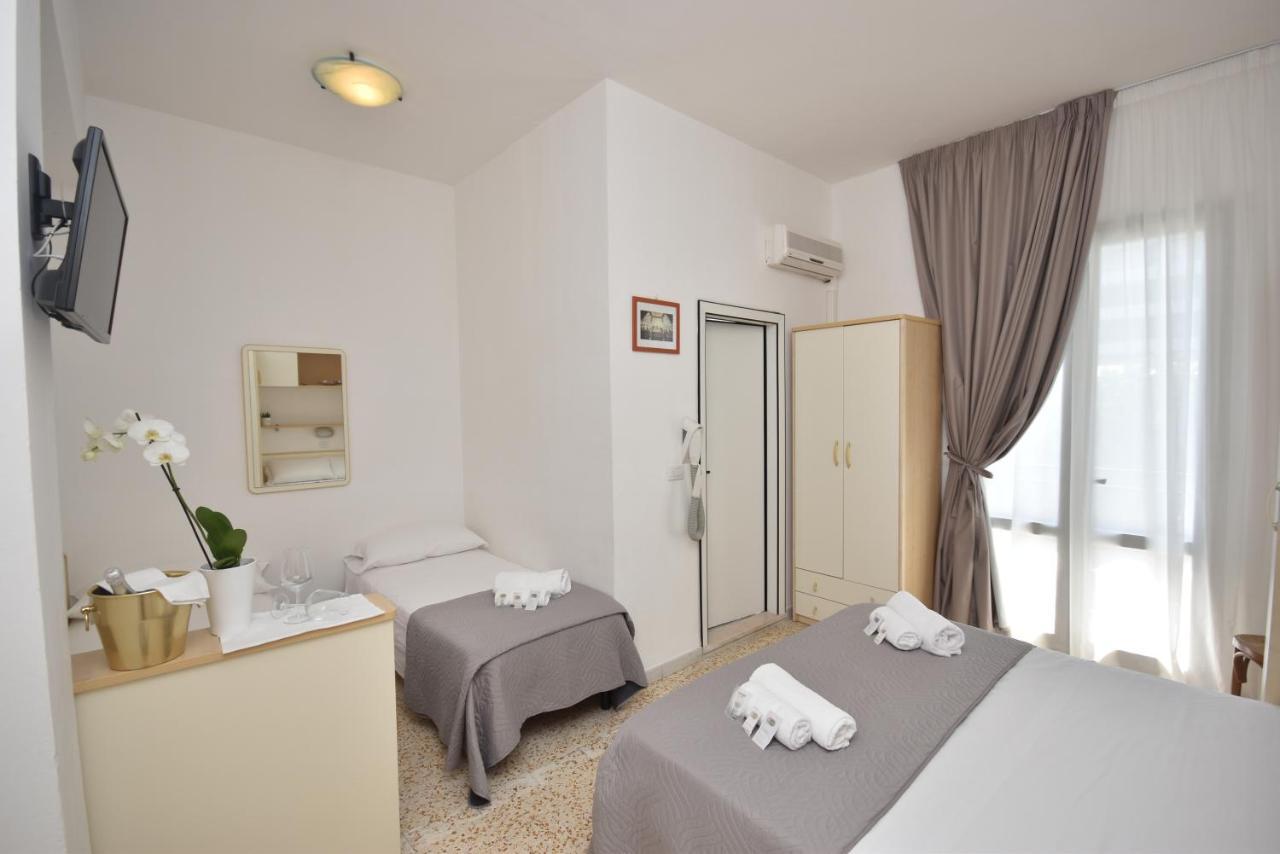 Lively Hotel Bellaria-Igea Marina Buitenkant foto