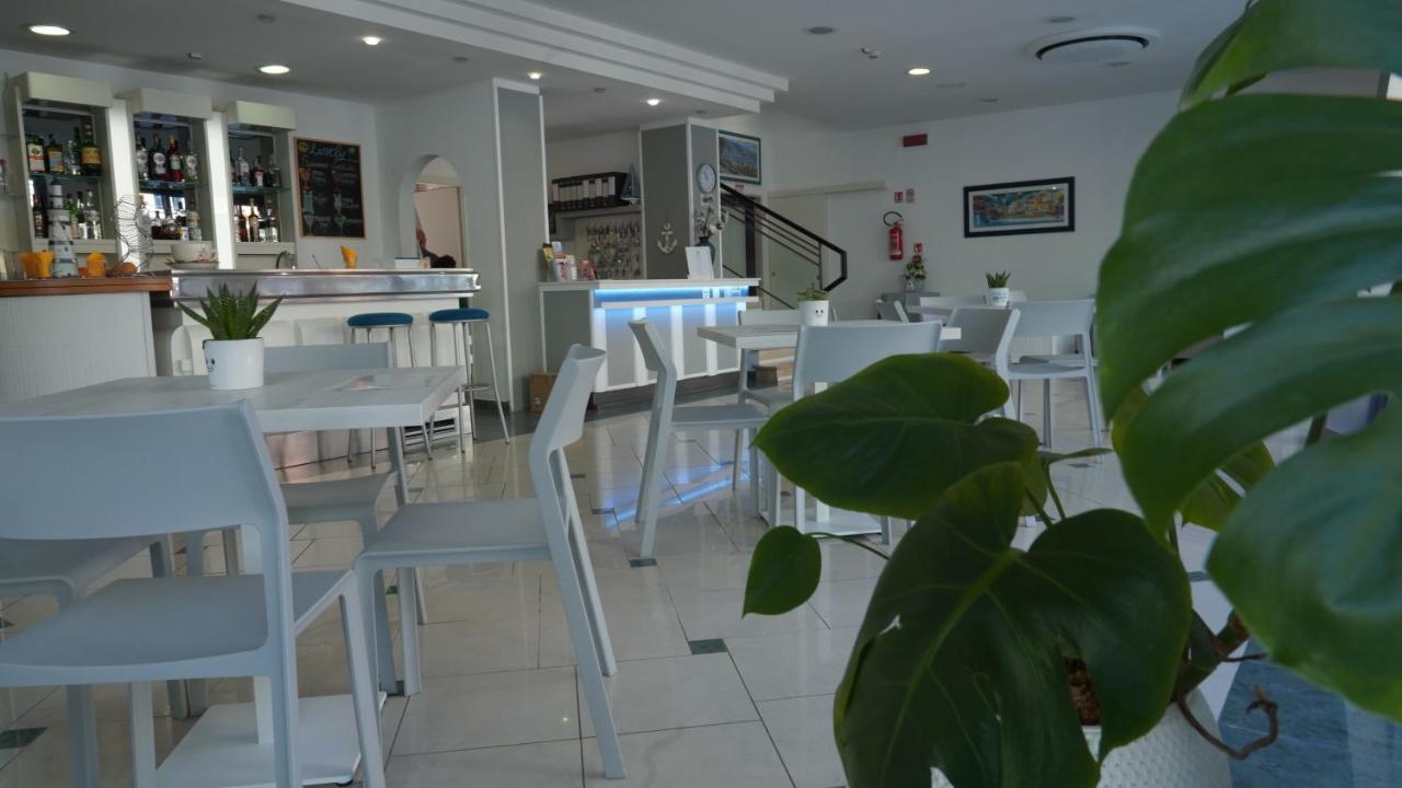 Lively Hotel Bellaria-Igea Marina Buitenkant foto