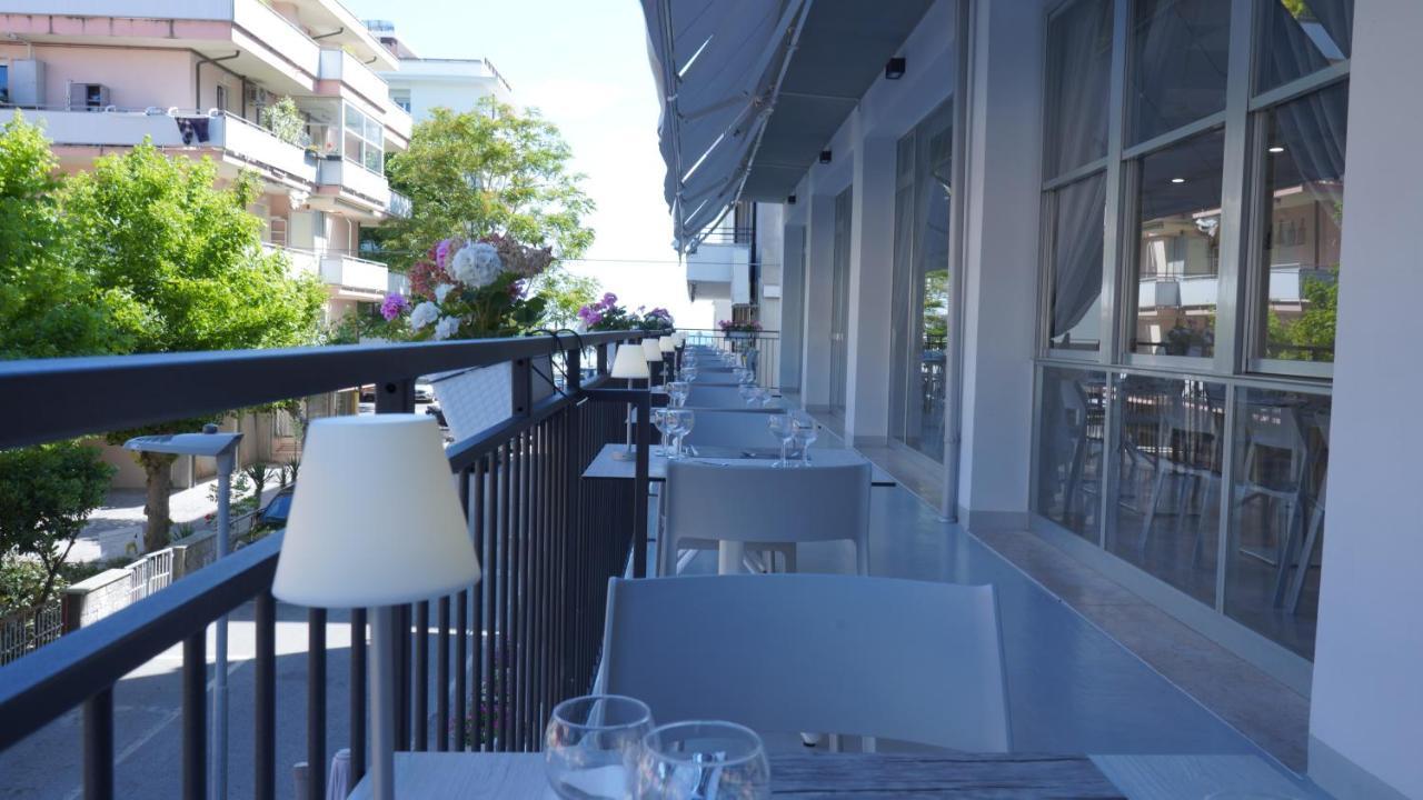 Lively Hotel Bellaria-Igea Marina Buitenkant foto