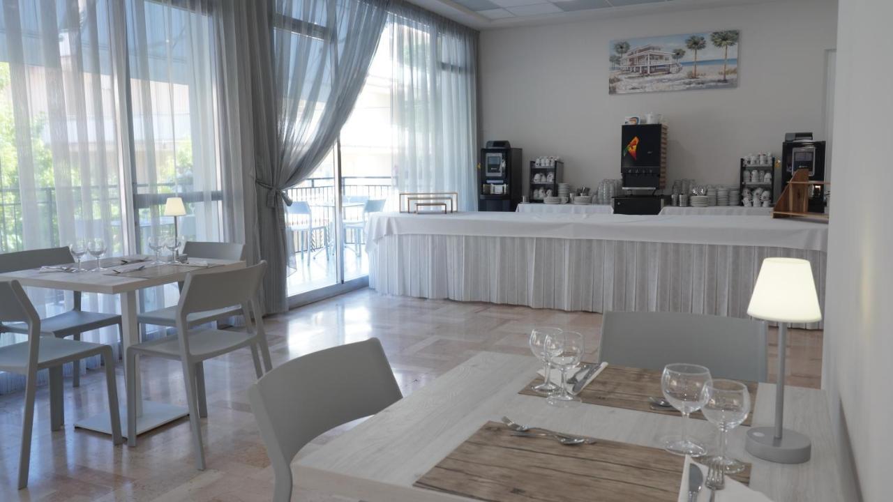 Lively Hotel Bellaria-Igea Marina Buitenkant foto