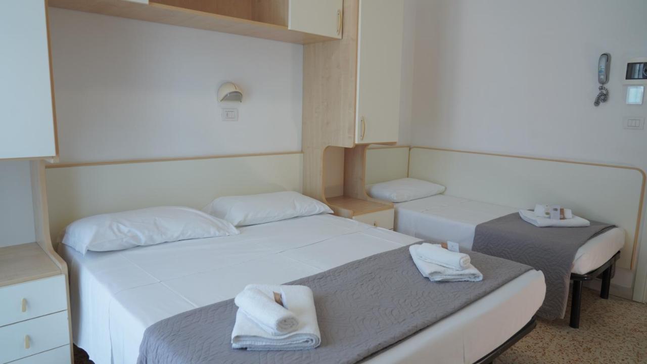 Lively Hotel Bellaria-Igea Marina Buitenkant foto